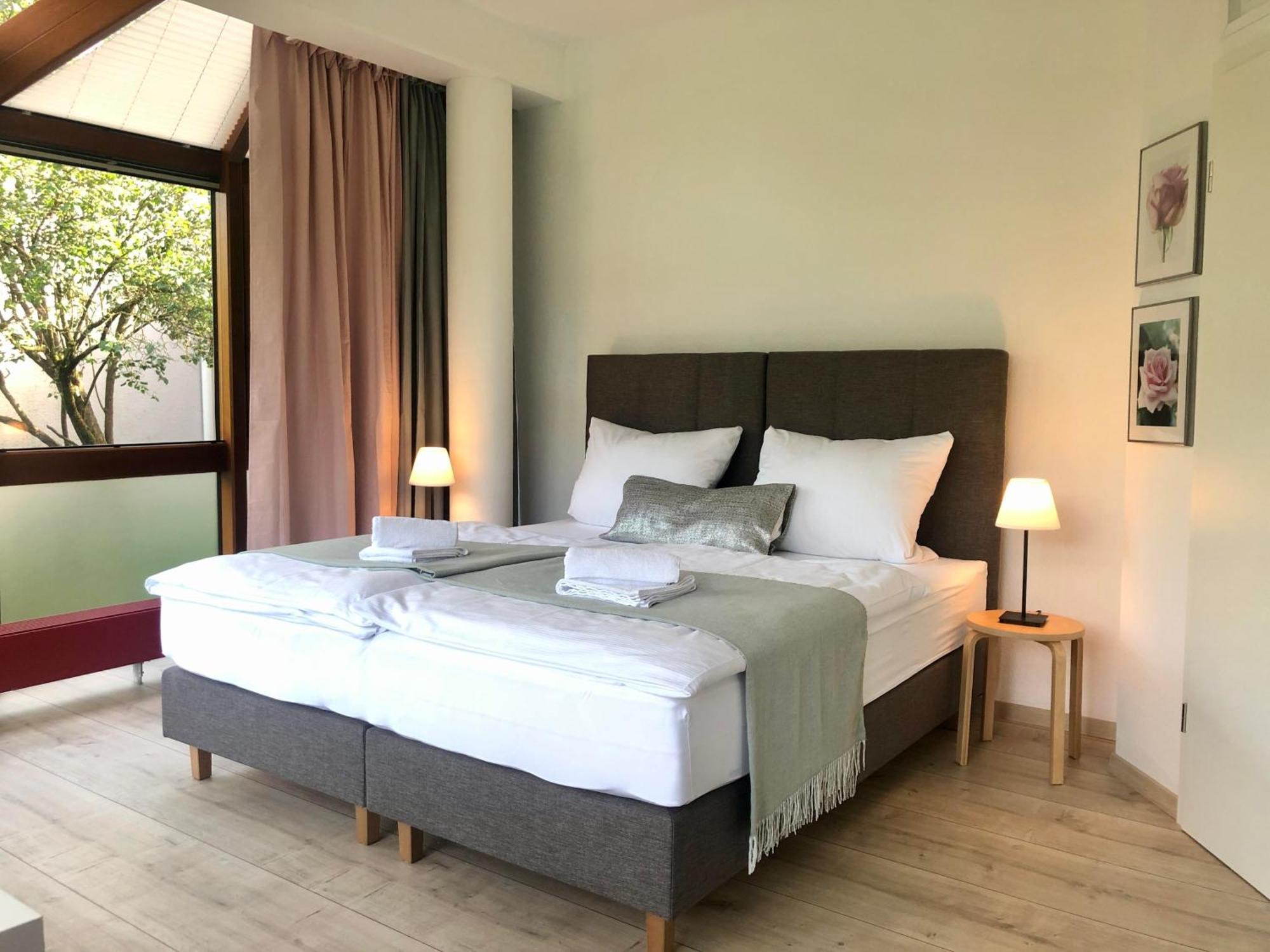 Rhoenzeit Apartements Und *
